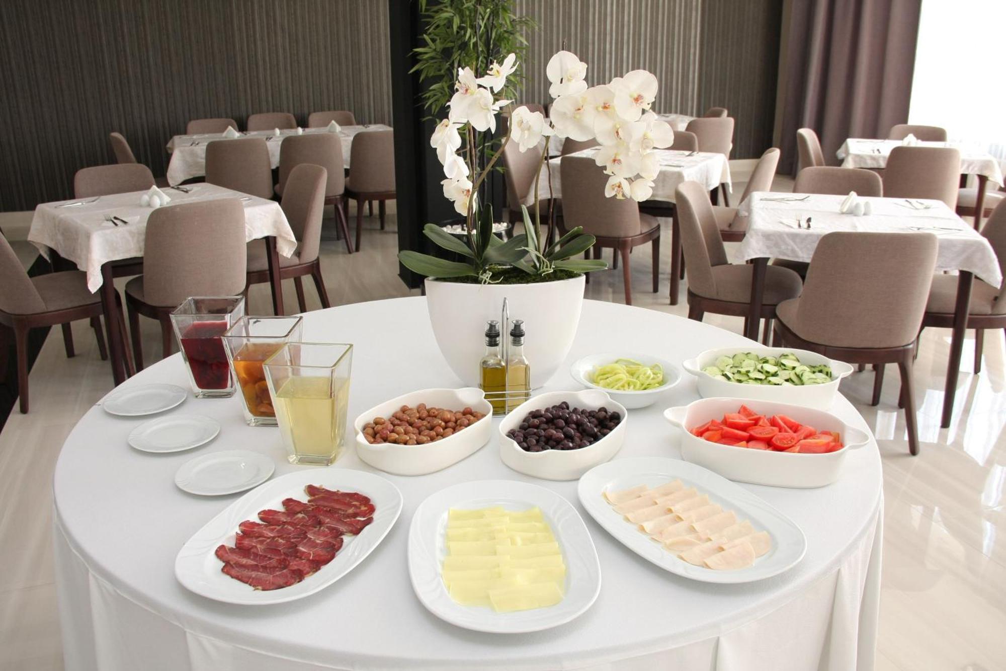 Bosphorus Hotel Aleksinac Exterior photo